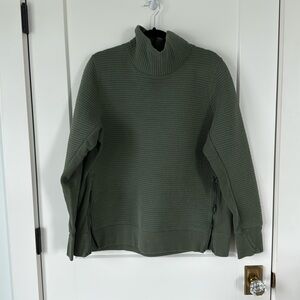 All In Motion green tunic length sweatshirt with side zipper details